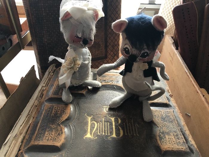 I swear these little felt mices will charm their way into your collection