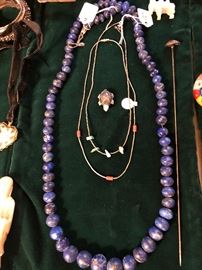 This is an amazing vintage graduated lapis lazuli necklace