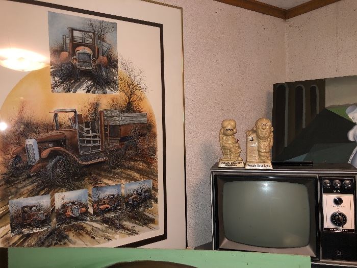 Vintage Tv... we think it works!