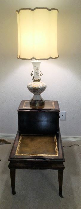 WONDERFUL ANTIQUE LEATHER TOP SIDE TABLE (HAVE MATCHING COFFEE TABLE) AND BEAUTIFUL LAMP