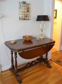 Drop leaf table