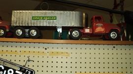 Tonka Toys Antique Grain Hauler Truck