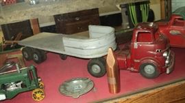 Wyandotte Toys Vintage Antique Log Hauler