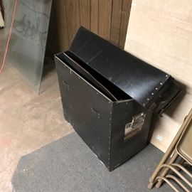 Drum gig box for hardware.