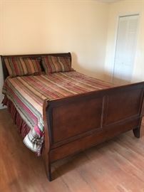 Queen sleigh bed