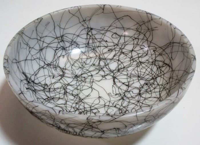 Spaghetti string milk glass bowl