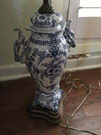 reverse: Antique porcelain Delft vase lamp