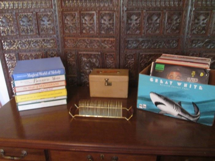 Books & Vinyls