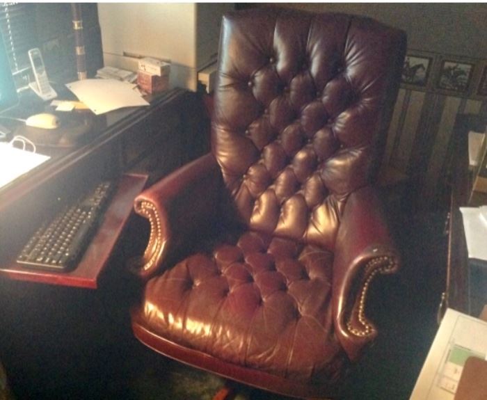  Tufted leather office chair 