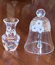 Crystal bell with matching vase 