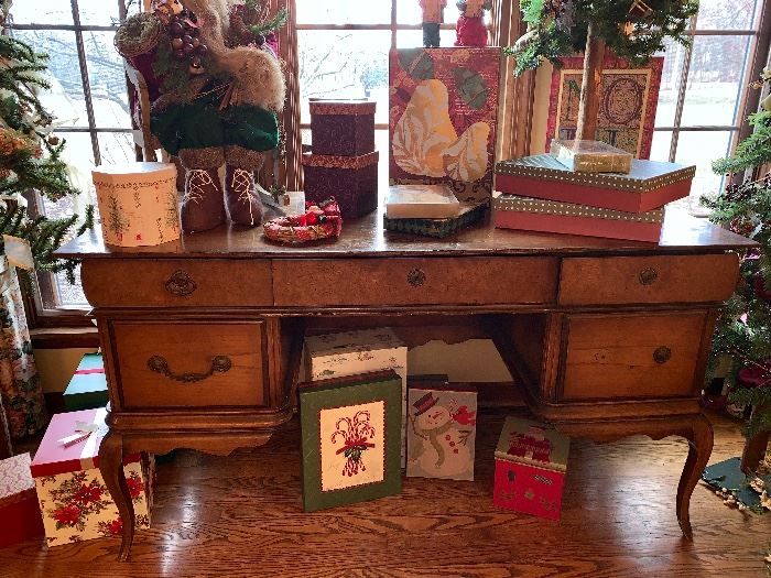  Vintage desk and wonderful Christmas decor and decorative gift boxes 