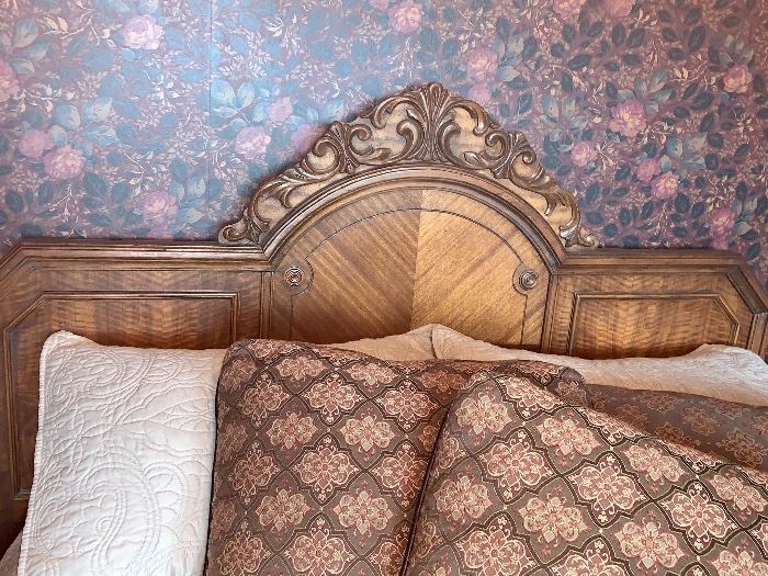 Beautiful full-size vintage bed