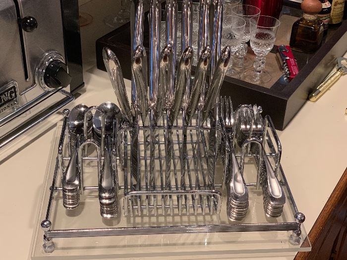 Wow, set of flatware -nice for when serving a crowd
