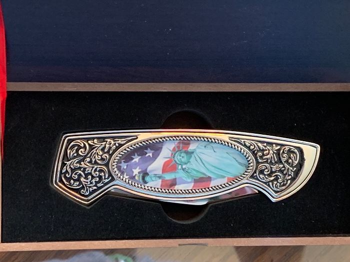 American Mint & Falkner collectors series Statue of Liberty knife w/box