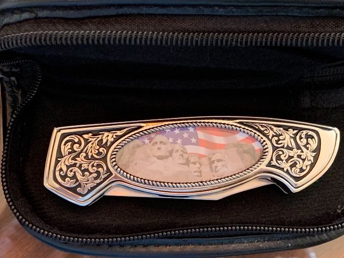 American Mint & Falkner collectors series Mount Rushmore pocket knife w/case