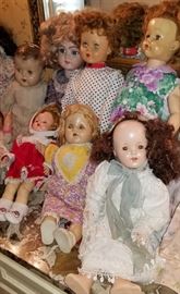HUNDREDS of DOLLS