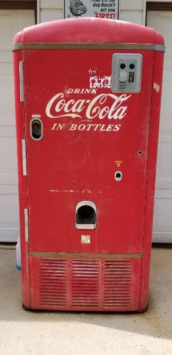 Coca Cola Machine Model VMC242