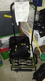 Push lawn mower with grass cather
