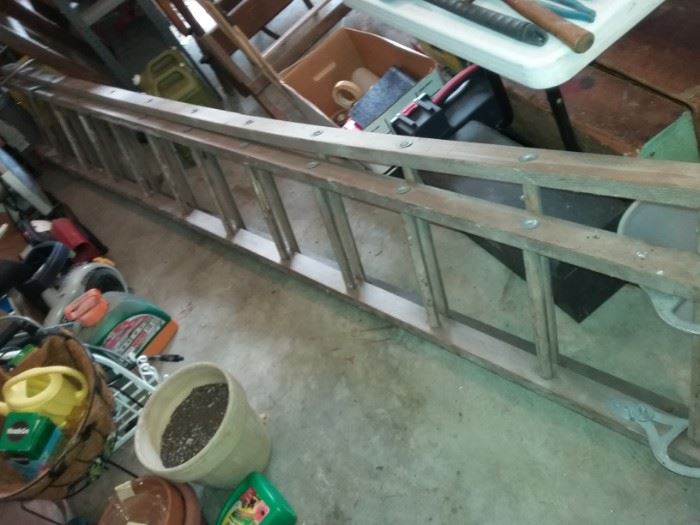 vintage wood extension ladder-imagine the possibilities!