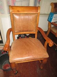 KITCHEN TABLE & 4 CHAIRS