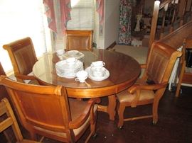 KITCHEN TABLE & 4 CHAIRS W/ ONE WIDE LEAF