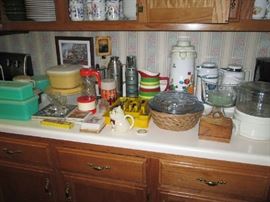 KITCHENWARE & TUPPERWARE