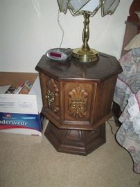 NIGHTSTAND