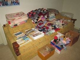 SOFA & QUILTS & TOYS