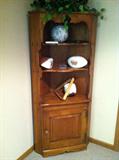 Corner hutch