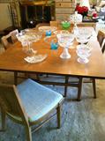 Beautiful vintage table & chairs...leaves and table pads included