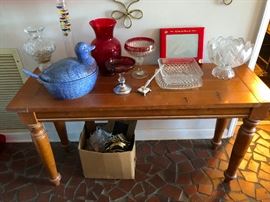 Blue duck! Raed Vase! Parlor table! You need this!