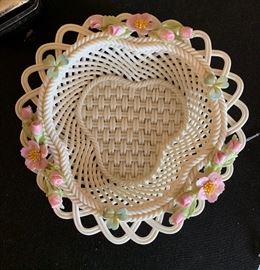 Belleek 4-Strand Shamrock Basket Strawberry	 