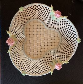 Belleek 4-Strand Shamrock Basket Small 119	