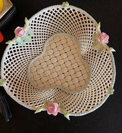 Belleek 4-Strand Shamrock Basket Pink Tea Roses SMALL	