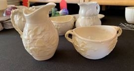 Belleek IVY Creamer W/ Sugar	