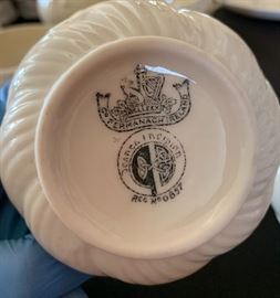 Belleek IVY Creamer W/ Sugar	