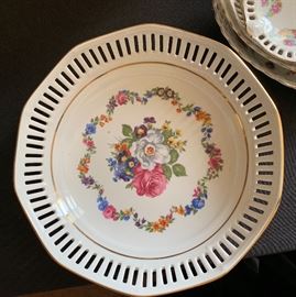 Schwarzenhammer Reticulated Round Dish	