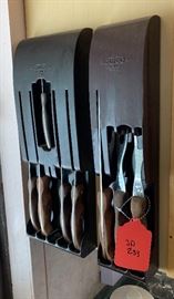 Set 8 Cutco Knives w/ 2 Wall Mounts	
