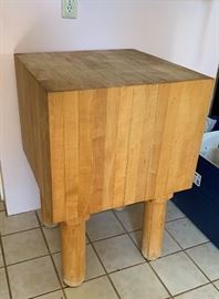 Vintage Solid Butcher Block	34x23x23in	HxWxD