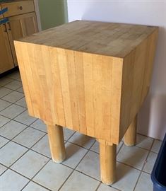 Vintage Solid Butcher Block	34x23x23in	HxWxD