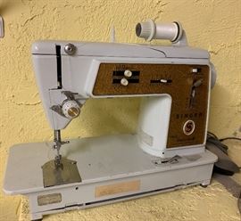 Singer Model 620 Zig-Zag Sewing Machine	