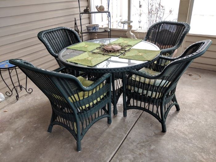 patio set table and chairs 