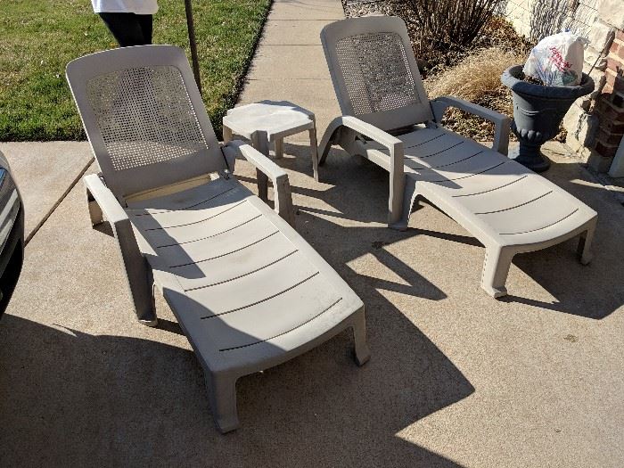 chaise lounge chairs