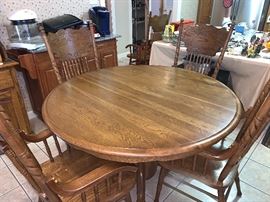 Oak pedestal table with leaf and 6 side chairs $300