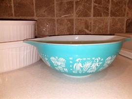 Vintage Cinderella Amish Butterprint mixing bowl turquoise blue