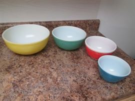 Ahhh...Everyone's Favorite Vintage Pyrex Mixing Bowl Set!