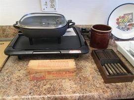 Knife Set & "Windsor Club" Cheese Box