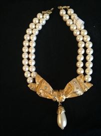 Another pearl necklace