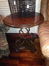Curved base/round top end table
