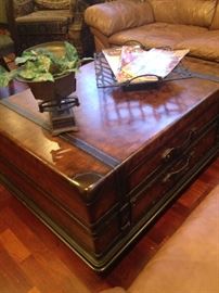 Good-looking chest-style square coffee table